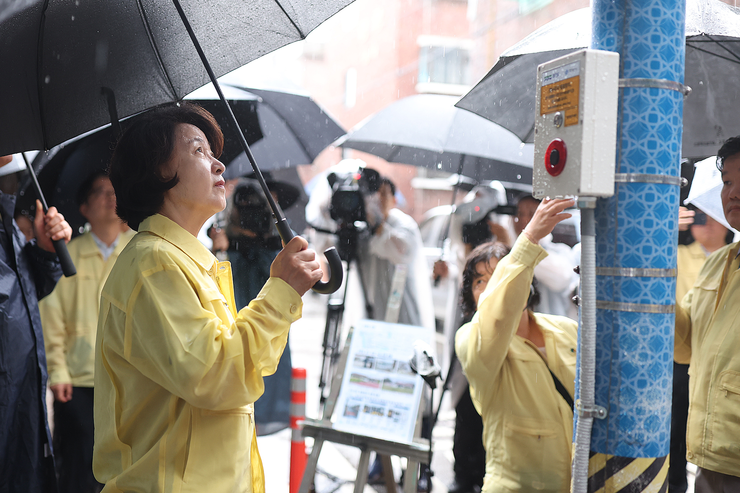 추미애 지사, “도정의 기본은 도민의 생명을 지켜드리는 것. 긴장 놓지 말아달라” 9일 안양 반지하주택·배수펌프장 찾아 여름철 호우 대비상황 점검
